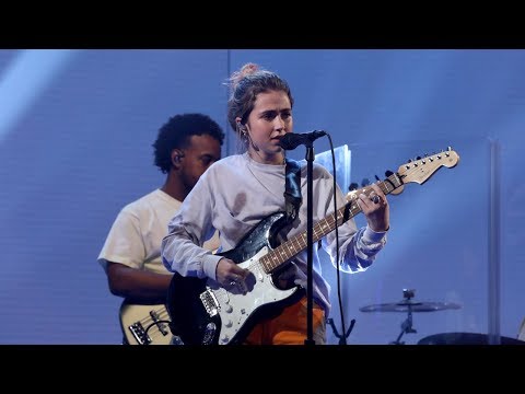 Clairo - Bags видео (клип)