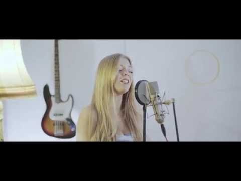 Matoma, Becky Hill - False Alarm (Acoustic Version) видео (клип)