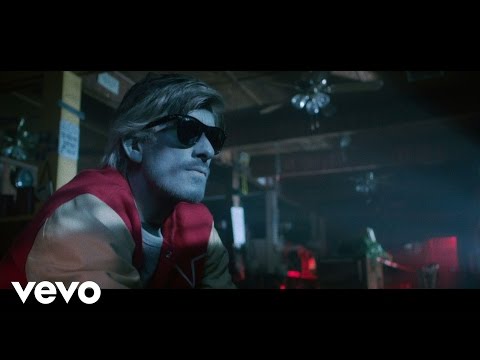 Kavinsky, The Weeknd - Odd Look видео (клип)