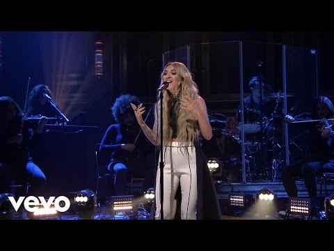 Julia Michaels - Issues видео (клип)